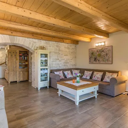 Holiday home Judita Tar-Vabriga